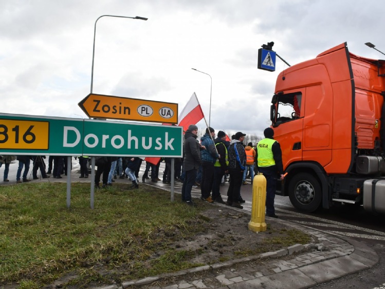 Polscy przewoźnicy nadal blokują granicę z Ukrainą